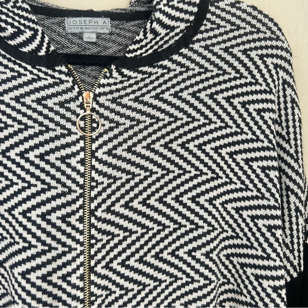 Chic Chevron Patterned Sweater - Picture 2 of 5